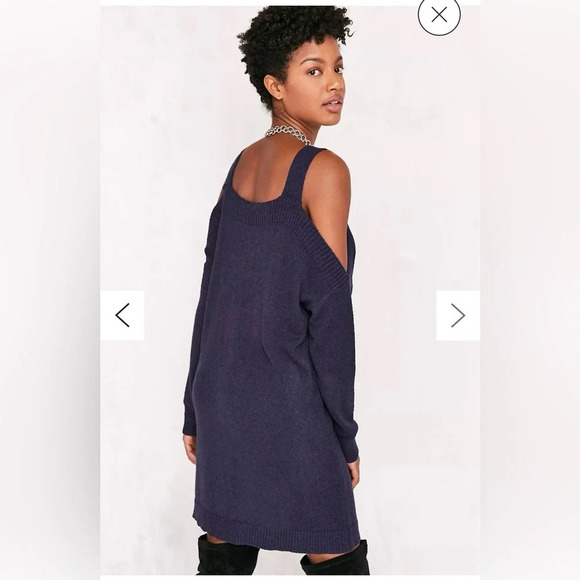 URBAN OUTFITTERS BDG Cold Shoulder Dolman
Sweater Mini Dress NWT Medium - Picture 5 of 16